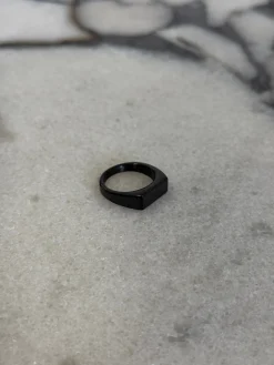 Classic Signet Ring Black