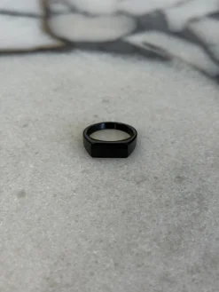 Classic Signet Ring Black