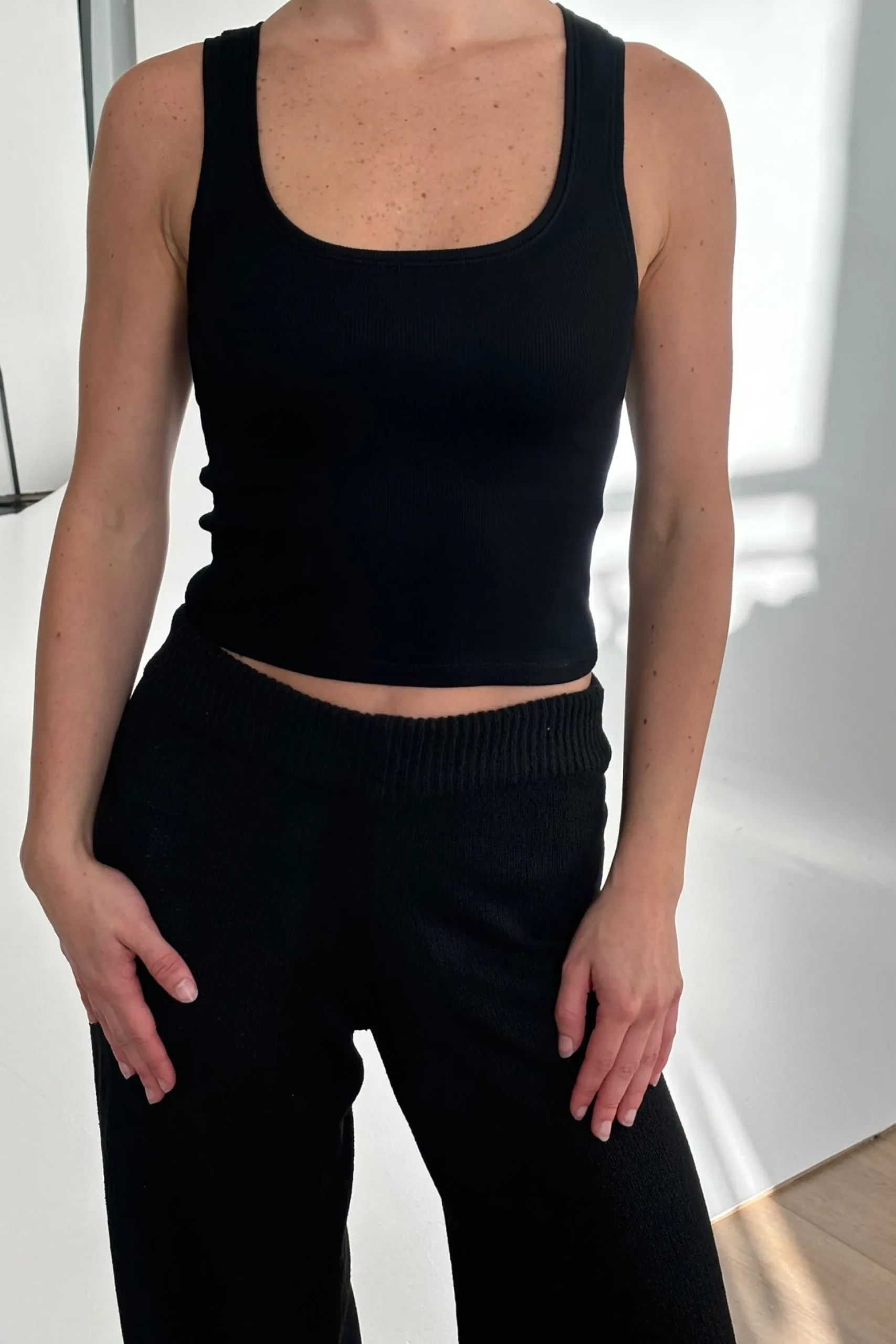 Laura Fitted Tank Black