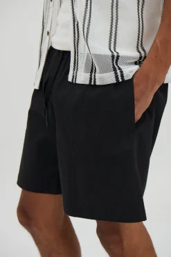 Texture Walk Short Black